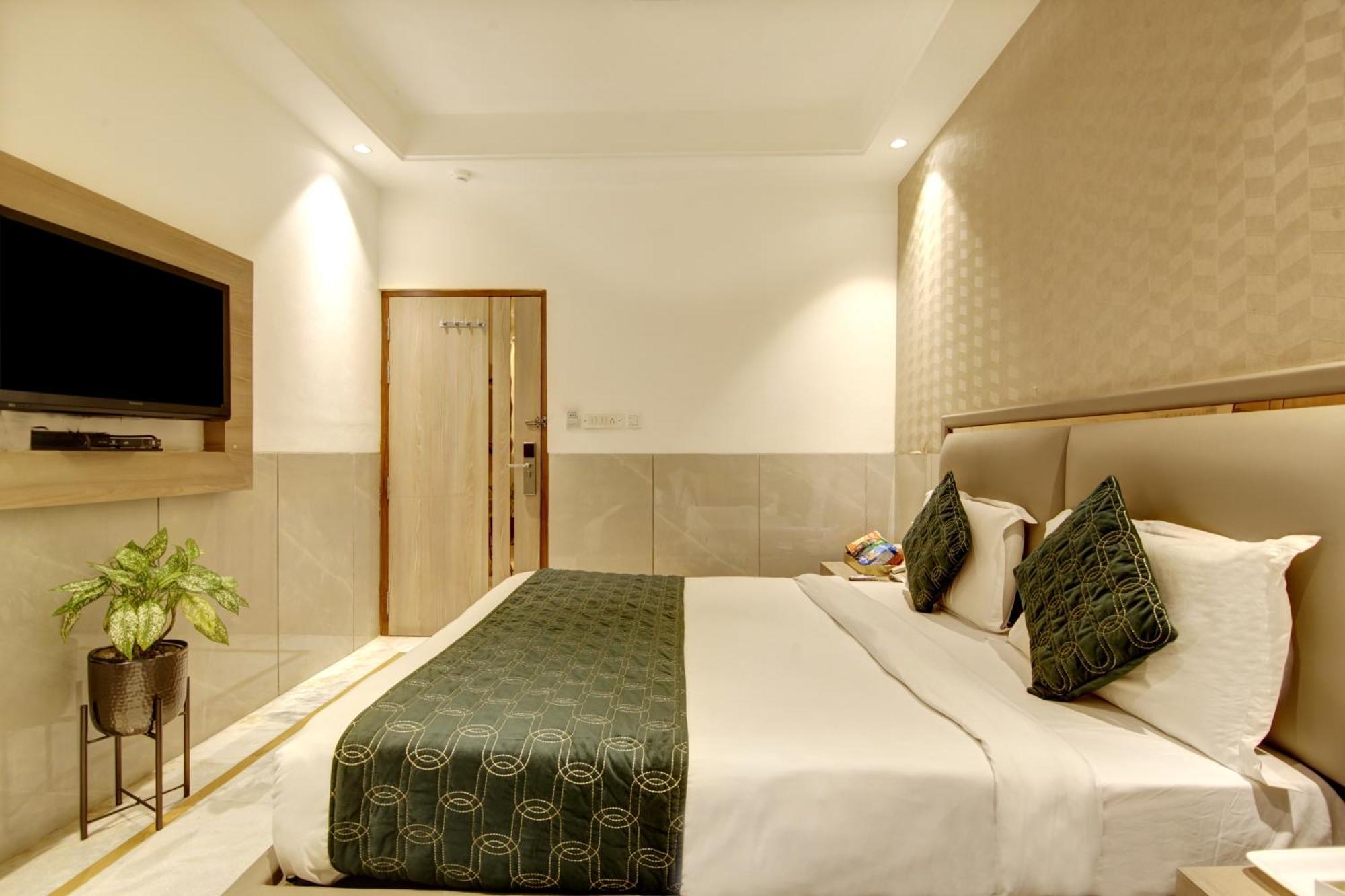 Hotel International Inn - Near Delhi Airport Ню Делхи Екстериор снимка
